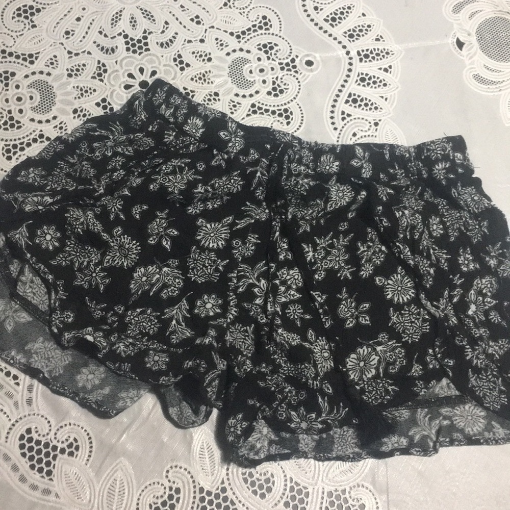 Black and white patterned casual shorts